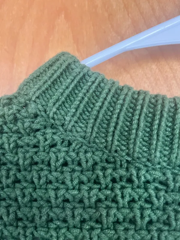 Universal Threads Green Knit Sweater - Image 2