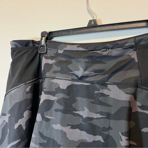 Athleta‎ Match Point Printed Skort Camo Black Gray Large - Image 7