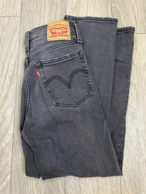 Levi’s Wedgie Straight Charcoal Distressed Jeans Size 27 - Image 2