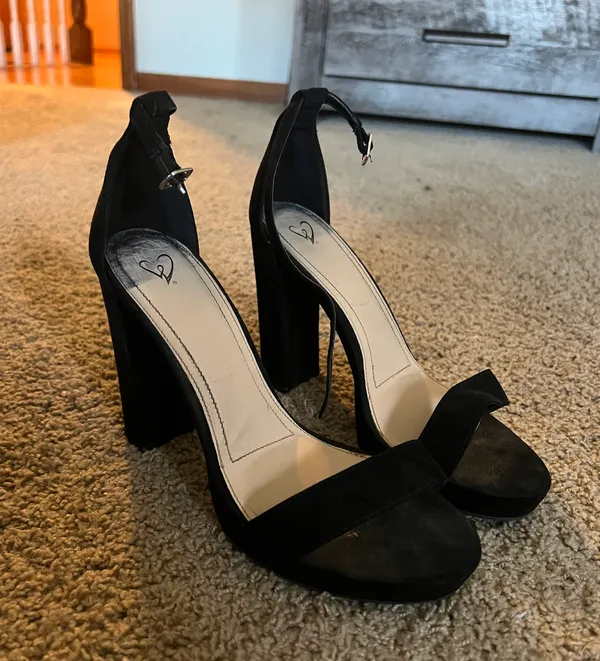 Black Heel Size 8 - Image 2