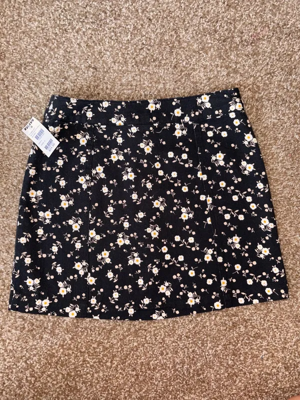 Tilly's Black Floral Button-Up Skirt - Image 2