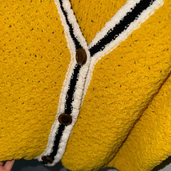 Cardigan Yellow - Image 4
