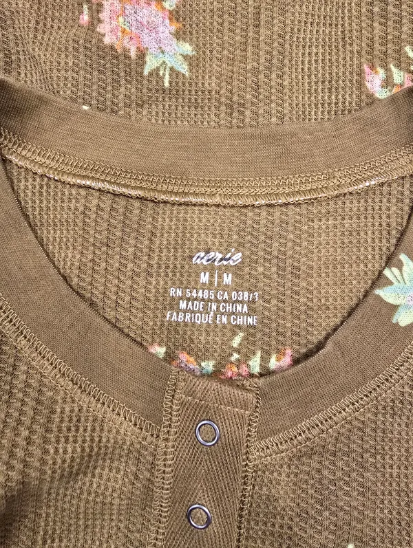 Aerie thermal long sleeve Henley shirt floral snap button M NWOT - Image 3