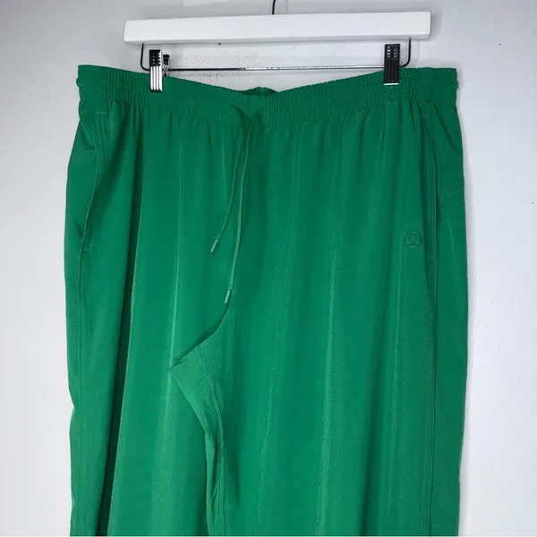 Lululemon Court Rival Wide-Leg Track Pant Regular Green 14 EUC‎ - Image 4
