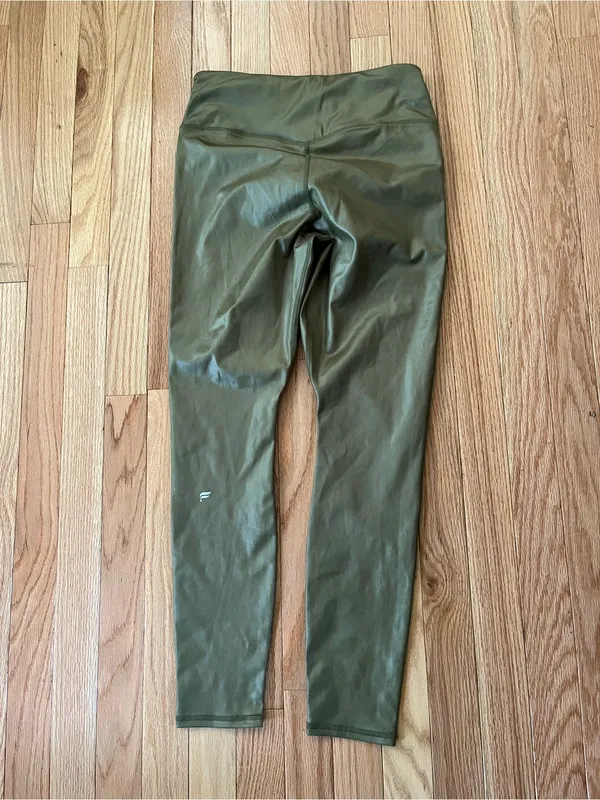 Fabletics Coated Leggings Medium Olive Green Motion 365 Faux Leather Gym Pilates - Image 5