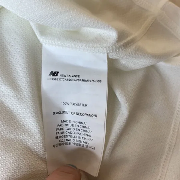 New Balance White Short Sleeve Athletic Top Size Medium - Image 8