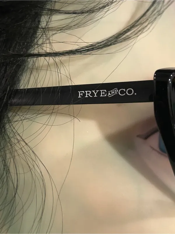 FRYE AND CO. Black Cat-Eye Sunglasses with Smoke Lenses - Image 4