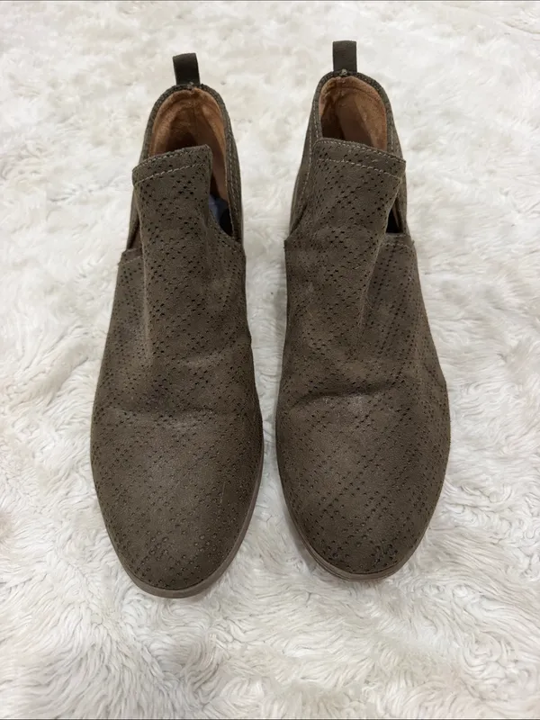 Dr. Scholl's Rate Perforated Ankle Bootie in olive green Woman’s Size 9 - Image 2