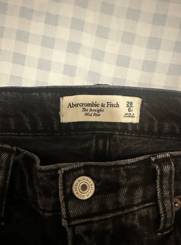 Abercrombie Mid-Rise 90s Straight Jeans - Image 5