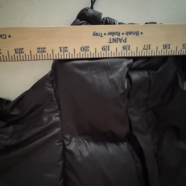 Urban Outfitters Black Cropped Puffer Jacket Quilted Zip Up Small Y2K Sreetwear - Image 5