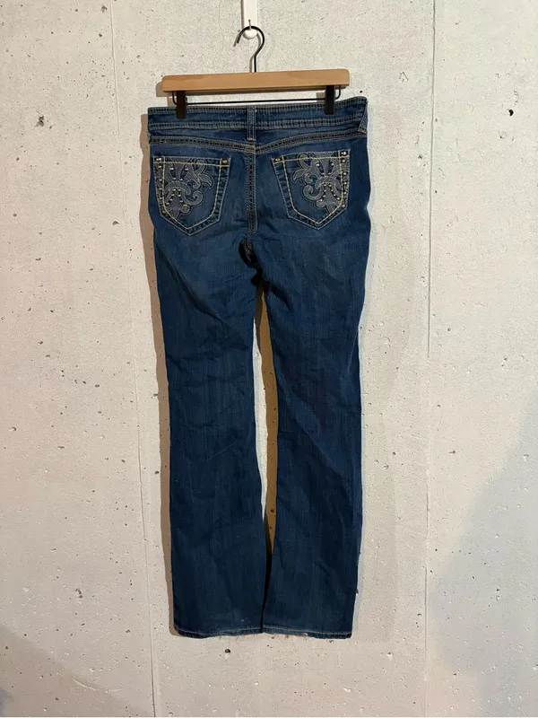 Ariat Mid Rise Embellished Boot Cut Jeans | Size: 28L - Image 3