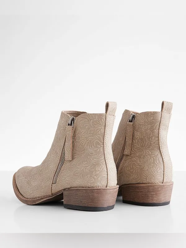 Very G Floral Embossed Ankle Booties in Stone Size 8 - Image 4