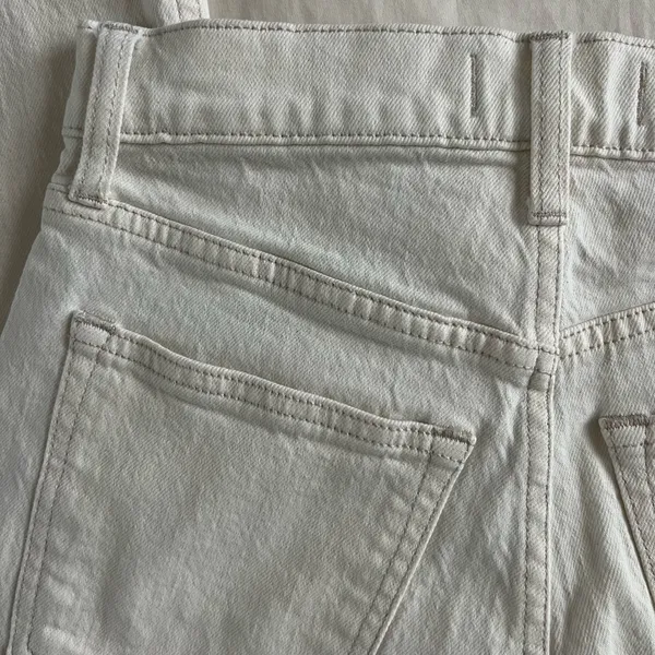 Abercrombie & Fitch Ultra High Rise Ankle Straight Jean in Cream - Image 10