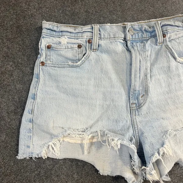 Abercrombie & Fitch The Mom Short Light Wash High Rise Distressed Denim 28 6‎ - Image 6