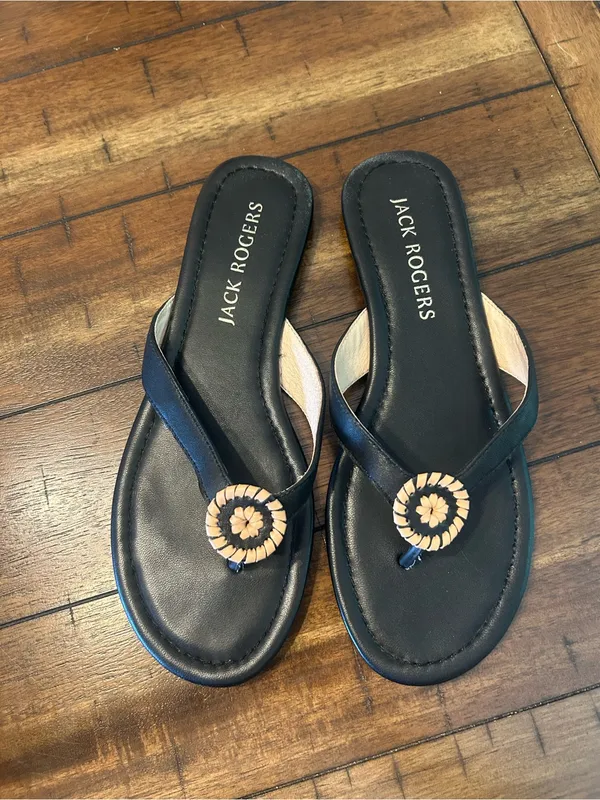 Jack Rogers Black Leather Thong Sandals with Woven Medallion Size 9.5 - Image 2