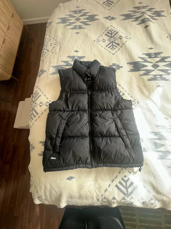 Zara DNWR black puffer vest S  - Image 12