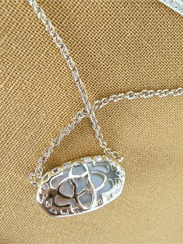 Kendra Scott Elisa USA Gold Short Pendant Necklace - Image 4