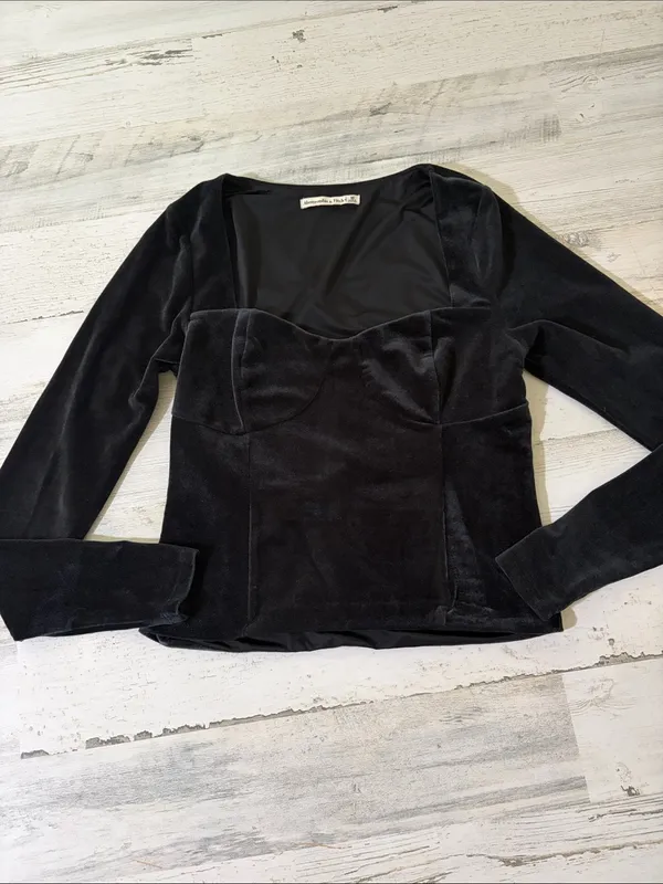 Abercrombie & Fitch Black Velvet Long-Sleeve Sweetheart Top Size Medium - Image 2