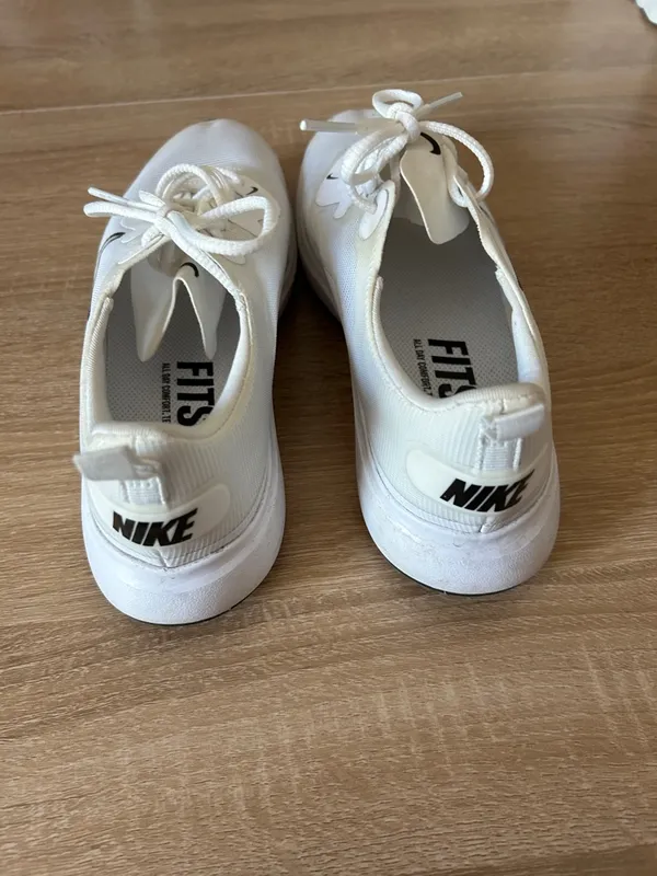 Nike Women's White Mesh Sneakers with Black Swoosh - Image 3