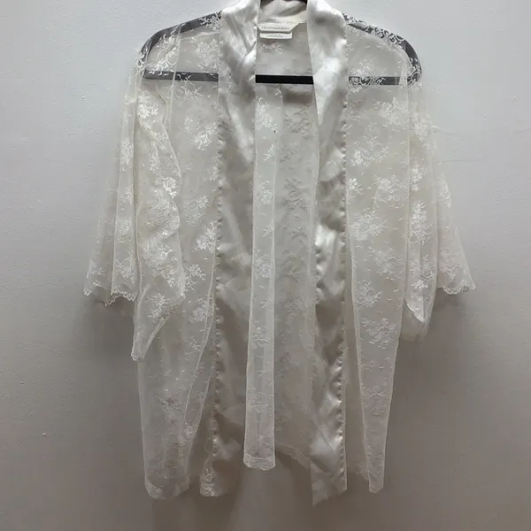 Victoria’s Secret Elegant White Lace Robe NO BELT ~ Preloved - Image 3