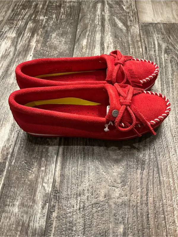 Minnetonka Red Suede Moccasin with Fringe Bow Size 5 - Image 8