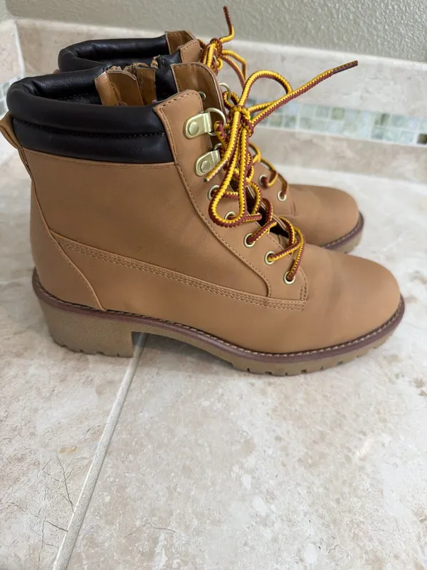 Sugar Mabry Tan combat style, block heel and side zipper Size 8 Lug sole - Image 13