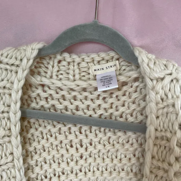 MOVING SALE!! Super chunky tan cable knit sweater - Image 3