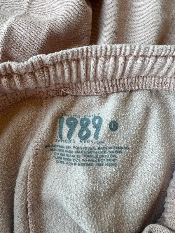 Taylor Swift Sweatshirt and Sweat Pants - Image 8