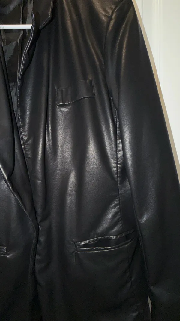 Windsor black faux leather blazer in size M #blazer #fauxleather - Image 4