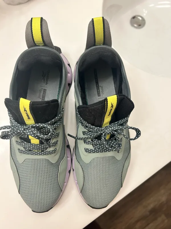 Ladies Reebok Shoes - Image 4
