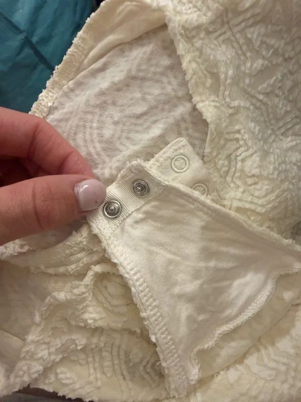 Aritzia Wilfred Cream Embroidered Lace one piece long sleeve bodysuit - Image 3