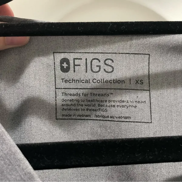 Figs Casma Three-Pocket Scrub Top™ in Graphite Grey XS - Image 6