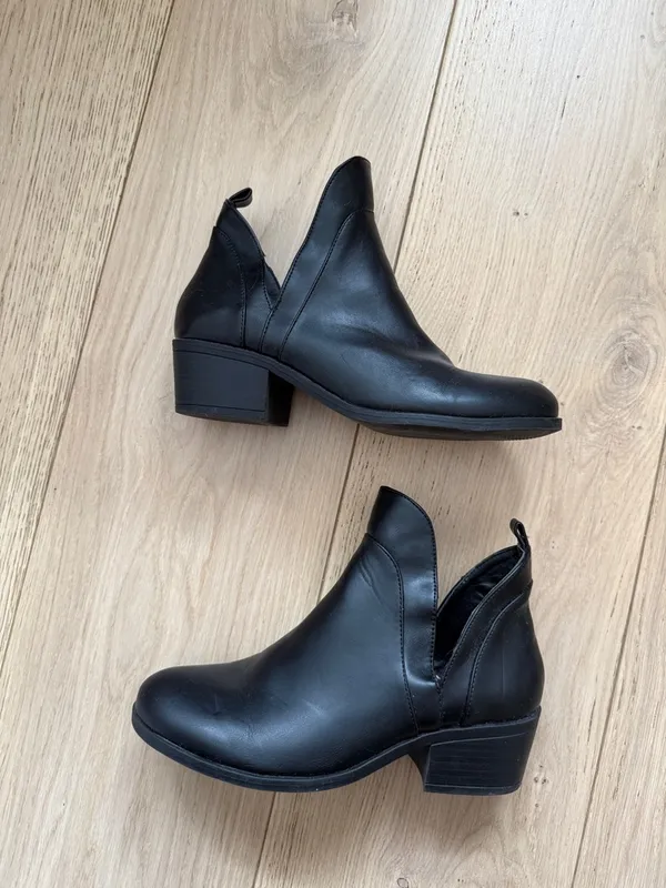 Wild Diva V cutout ankle booties - Image 4