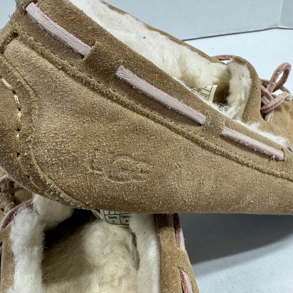 UGG‎ Women's Dakota Wool Lined Suede Slipper - Size 8. - Image 3