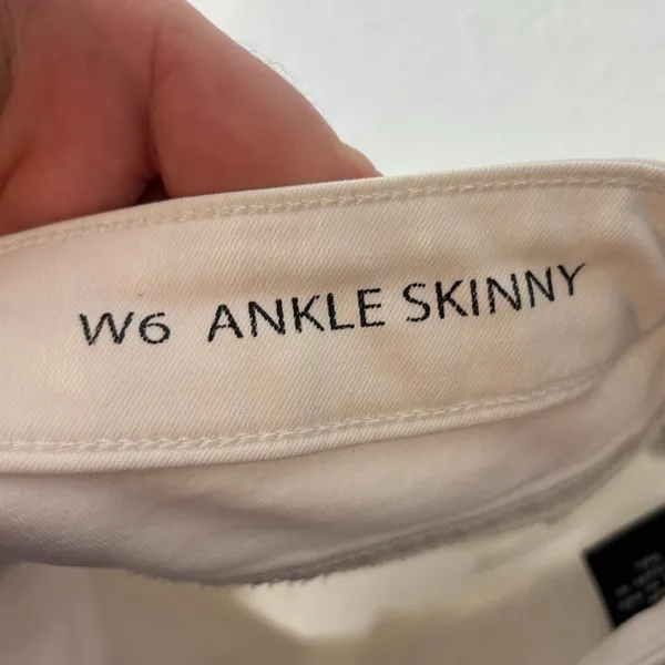 Calvin Klein Jeans Women's Size 6 White Ankle Skinny Denim - Image 5