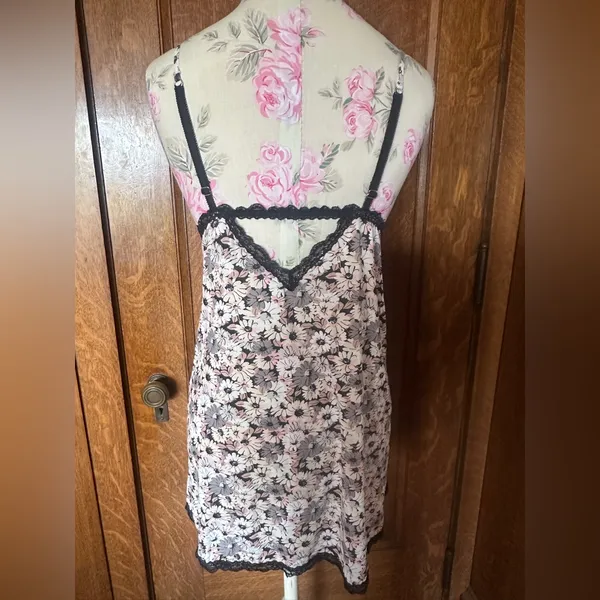 Victoria’s Secret BabyDoll Lingerie/ Slip Style with Daisies and Lace, Size S - Image 2