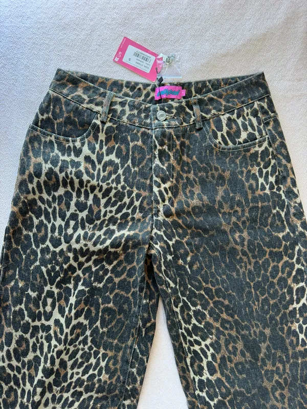 Edikted Low Rise Leopard Printed Jeans - Image 2