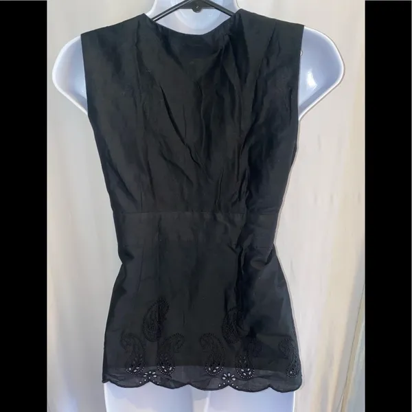 🎉2XHP🎉 Ann Taylor LOFT Petites Black Sleeveless Blouse Size 0P - Image 2