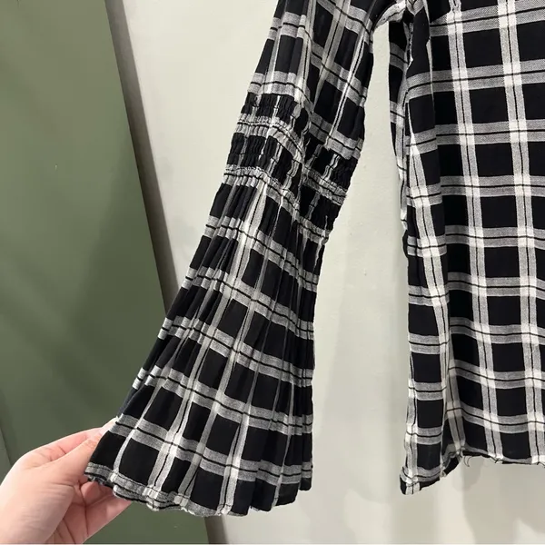 Beach Lunch Lounge Womens Size Medium Black White‎ Plaid Long Sleeve Peasant Top - Image 4