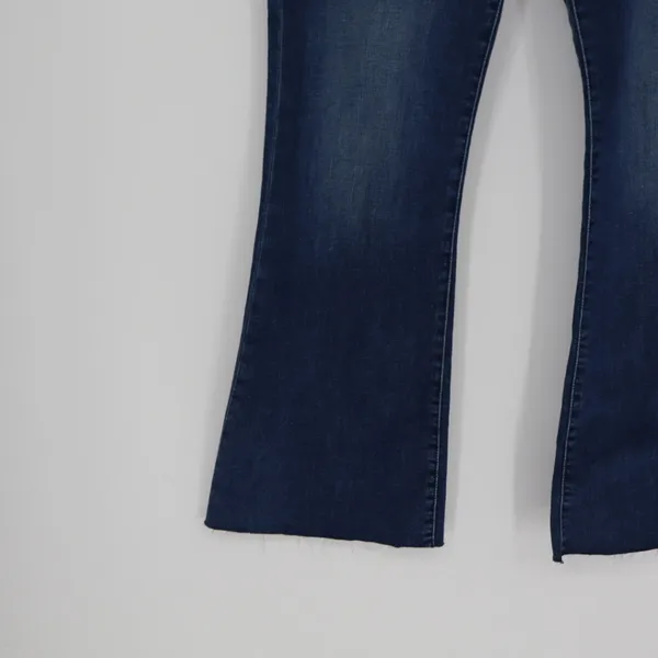 Lucky Brand Women's Flare Medium Wash Jean Size 10 Y2k Denim Classic Frayed Hem‎ - Image 7