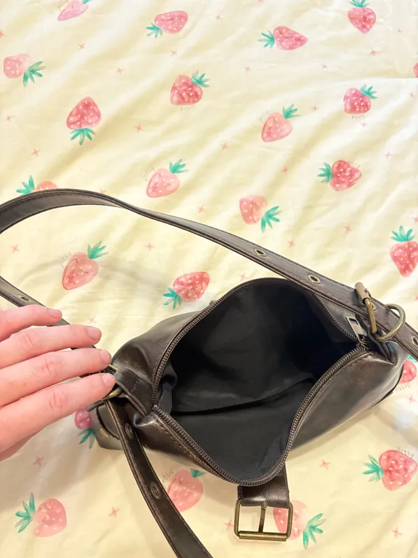 Amazon Vintage buckle shoulder bag - Image 4