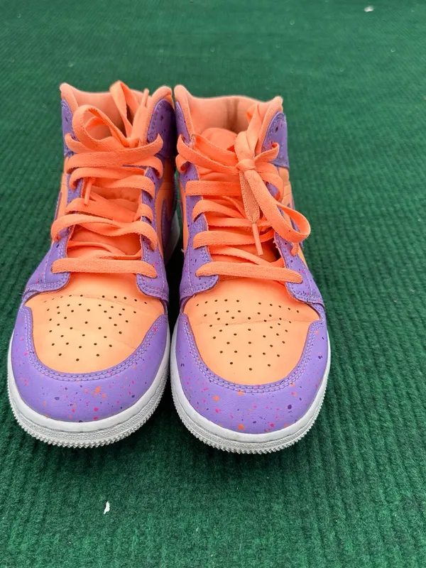 Air Jordan 1 Mid SE GS 'Atomic Pulse' Size 5.5y Women’s Size 7 - Image 4