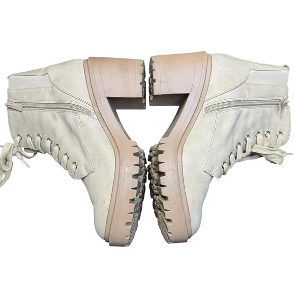 Torrid Boots Womens Size 9.5W White Faux Leather Combat Ankle Zip Lug‎ Sole - Image 5