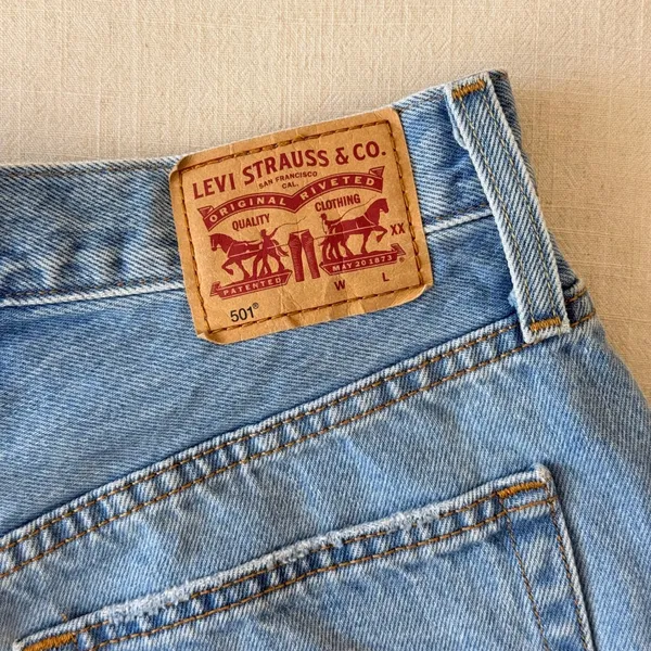 Levi's 501 Original Distressed Cut Off Denim Shorts Womens 27 Light Wash Blue - Image 9