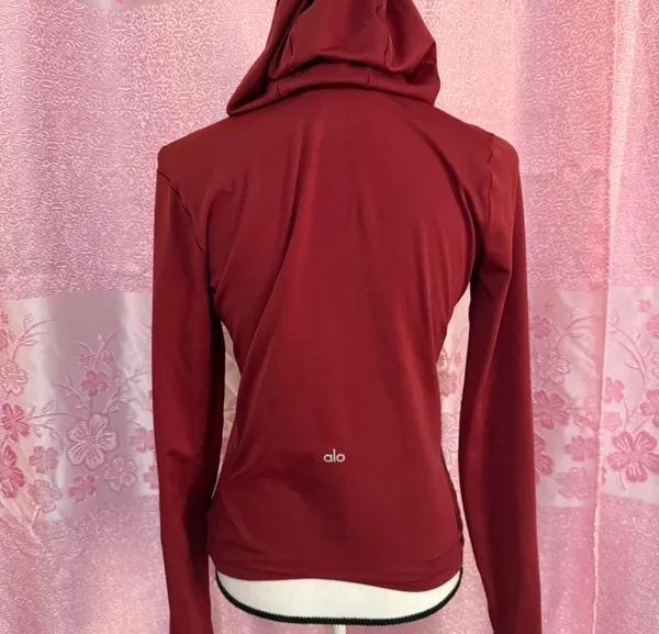 Alo Yoga Sweater - Image 4