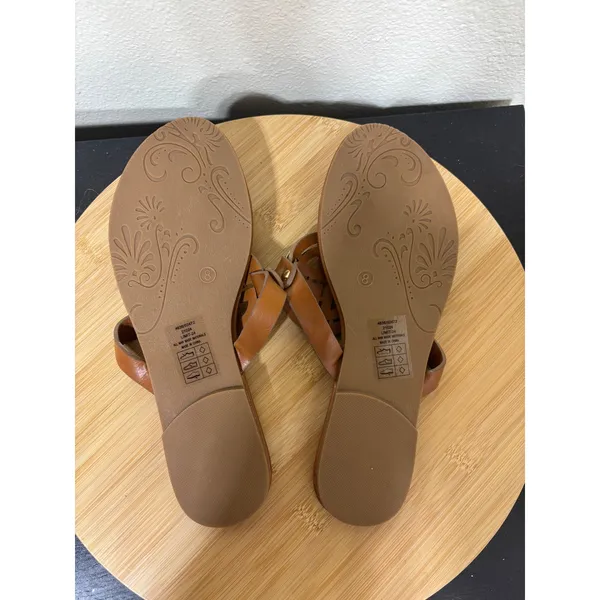 Pierre Dumas Thong Sandal Size 8 Limit-24 Cognac Brown Gold Medallion Flat - Image 5