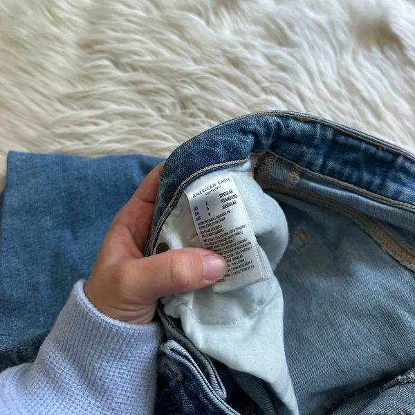 AMERICAN EAGLE Distressed Mom Jeans - Image 5