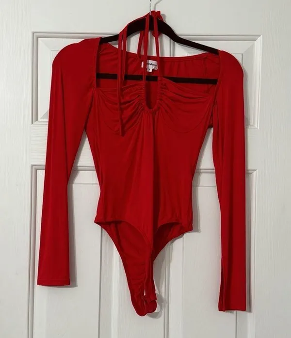 Revolve Superdown Storme long sleeve Bodysuit in Red - Image 4