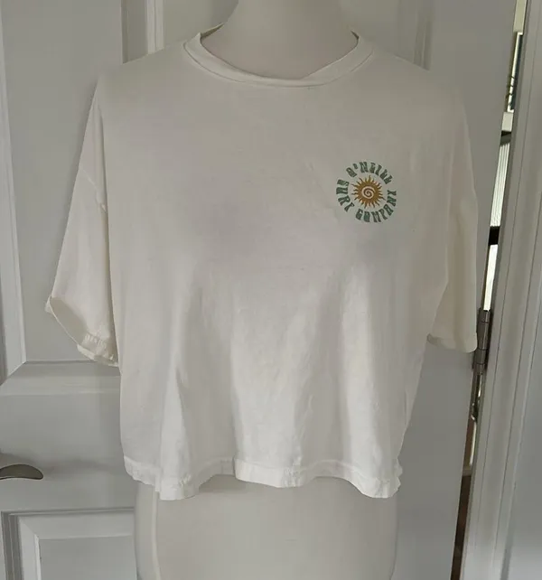 Cute White O’Neill Surf Crop Tee - Image 3