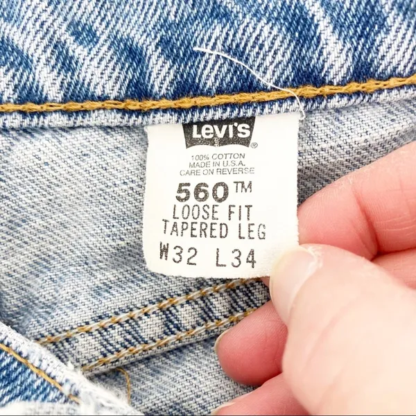 Vintage Levi’s 560 High Waisted Mom Jeans - Image 3